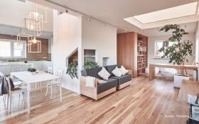 Create a Warm and Friendly House, Interior Consultant Apply Wooden Interior Design